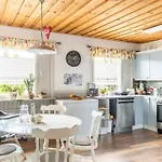 Beautiful Expansive House With Sea Views, Large Private Bedrooms Available In Shared House