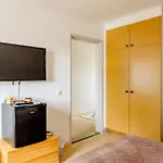 Beautiful Expansive House With Sea Views, Large Private Bedrooms Available In Shared House Apartamento
