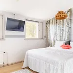 Beautiful Expansive House With Sea Views, Large Private Bedrooms Available In Shared House Apartamento