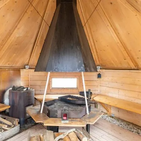 Apartment Beautiful Expansive House With Sea Views, Large Private Bedrooms Available In Shared House