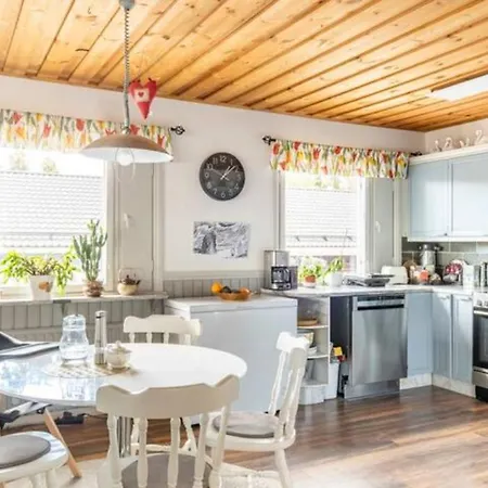 Beautiful Expansive House With Sea Views, Large Private Bedrooms Available In Shared House