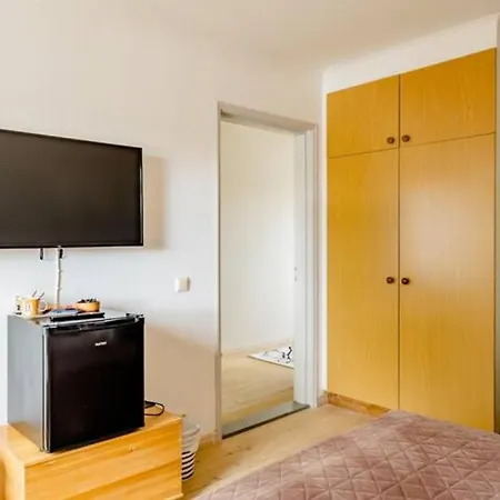 Beautiful Expansive House With Sea Views, Large Private Bedrooms Available In Shared House 아파트