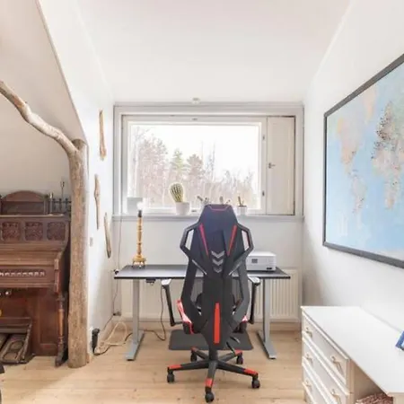 Beautiful Expansive House With Sea Views, Large Private Bedrooms Available In Shared House