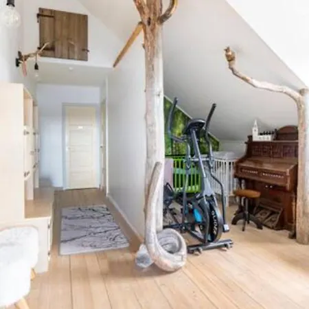 Beautiful Expansive House With Sea Views, Large Private Bedrooms Available In Shared House アパート ヴァーサ