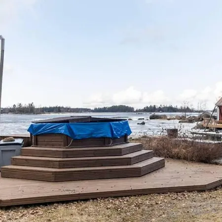 Beautiful Expansive House With Sea Views, Large Private Bedrooms Available In Shared House ヴァーサ