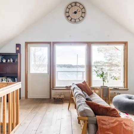 Beautiful Expansive House With Sea Views, Large Private Bedrooms Available In Shared House 아파트