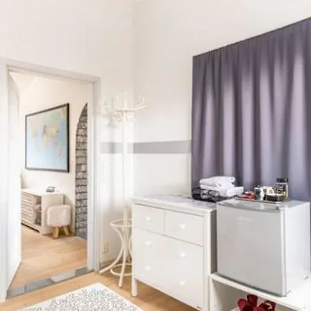Beautiful Expansive House With Sea Views, Large Private Bedrooms Available In Shared House 아파트