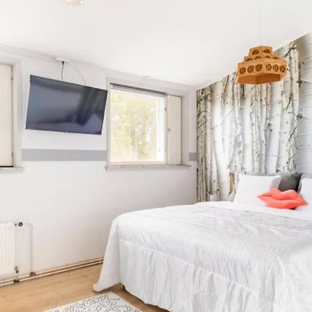 Beautiful Expansive House With Sea Views, Large Private Bedrooms Available In Shared House 아파트
