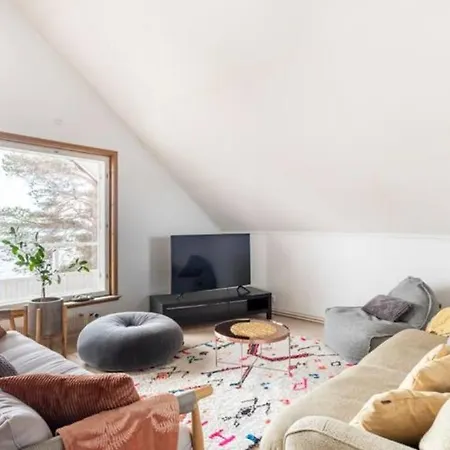 Beautiful Expansive House With Sea Views, Large Private Bedrooms Available In Shared House 아파트 바사