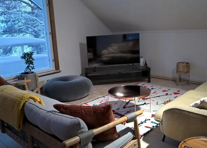 Beautiful Expansive House With Sea Views, Large Private Bedrooms Available In Shared House *