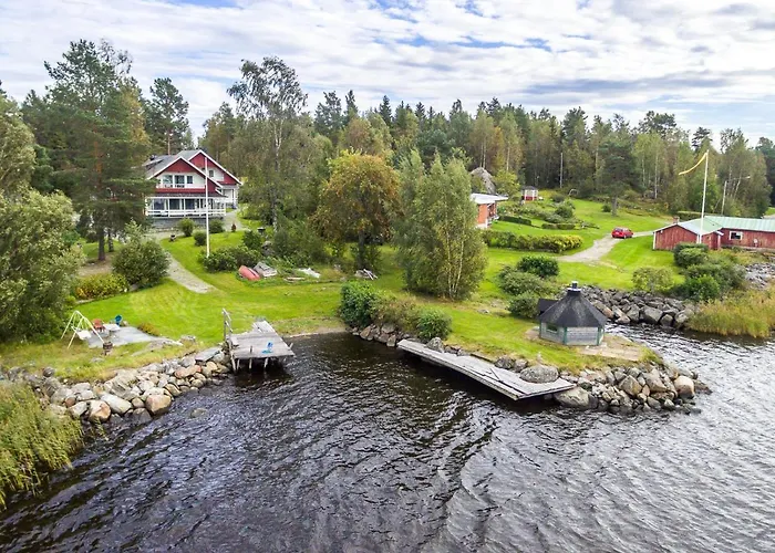 Beautiful Expansive House With Sea Views, Large Private Bedrooms Available In Shared House Apartment