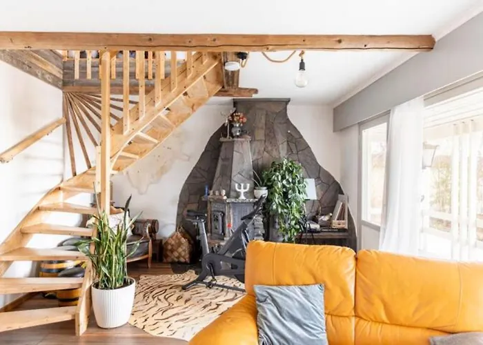 Beautiful Expansive House With Sea Views, Large Private Bedrooms Available In Shared House Apartment *