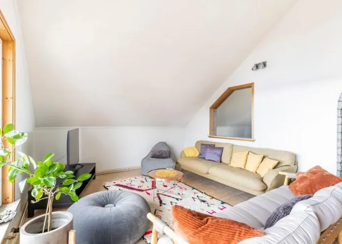 Apartment Beautiful Expansive House With Sea Views, Large Private Bedrooms Available In Shared House