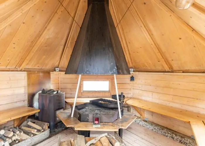 Apartment Beautiful Expansive House With Sea Views, Large Private Bedrooms Available In Shared House