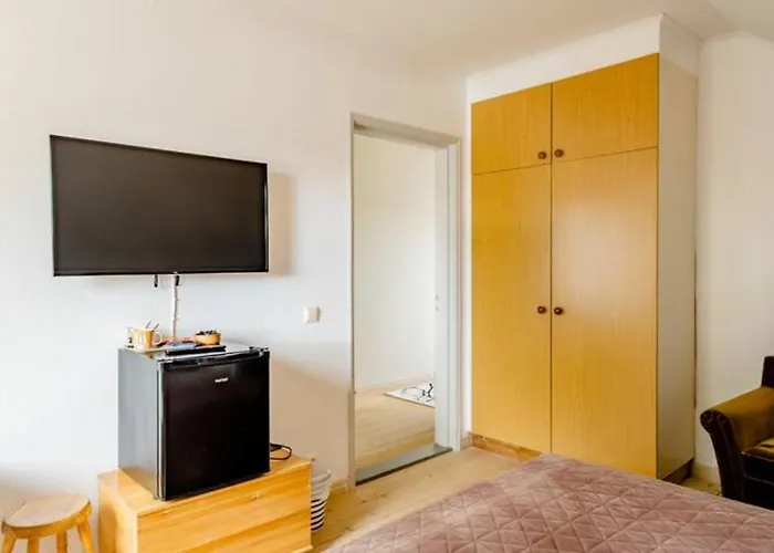 Beautiful Expansive House With Sea Views, Large Private Bedrooms Available In Shared House Apartment