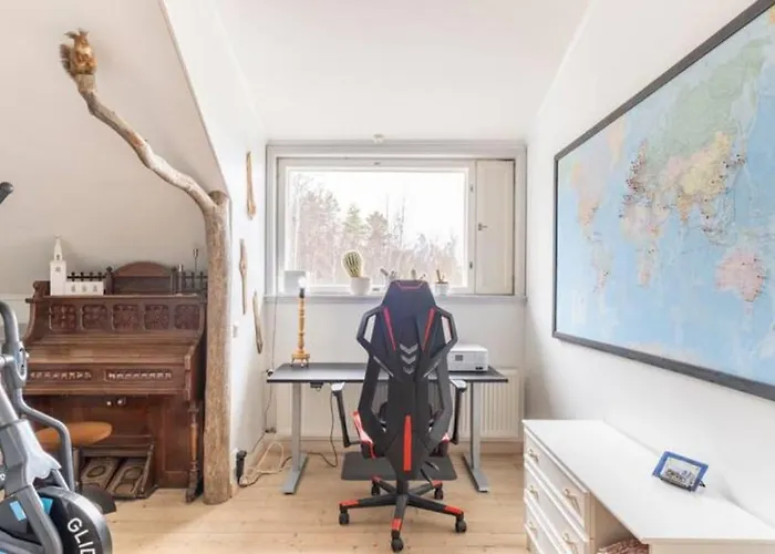 Beautiful Expansive House With Sea Views, Large Private Bedrooms Available In Shared House