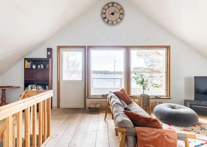 Beautiful Expansive House With Sea Views, Large Private Bedrooms Available In Shared House Apartment