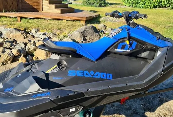 Beautiful Expansive House With Sea Views, Large Private Bedrooms Available In Shared House Apartment *