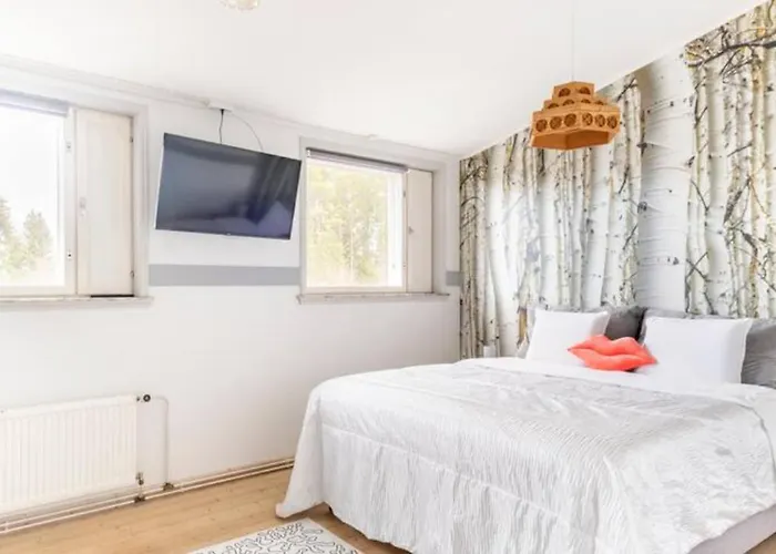 Beautiful Expansive House With Sea Views, Large Private Bedrooms Available In Shared House Apartment